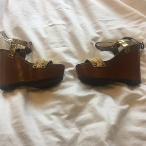 Vera Wang Wedge Sandal - Snakeskin/Metallic (9)